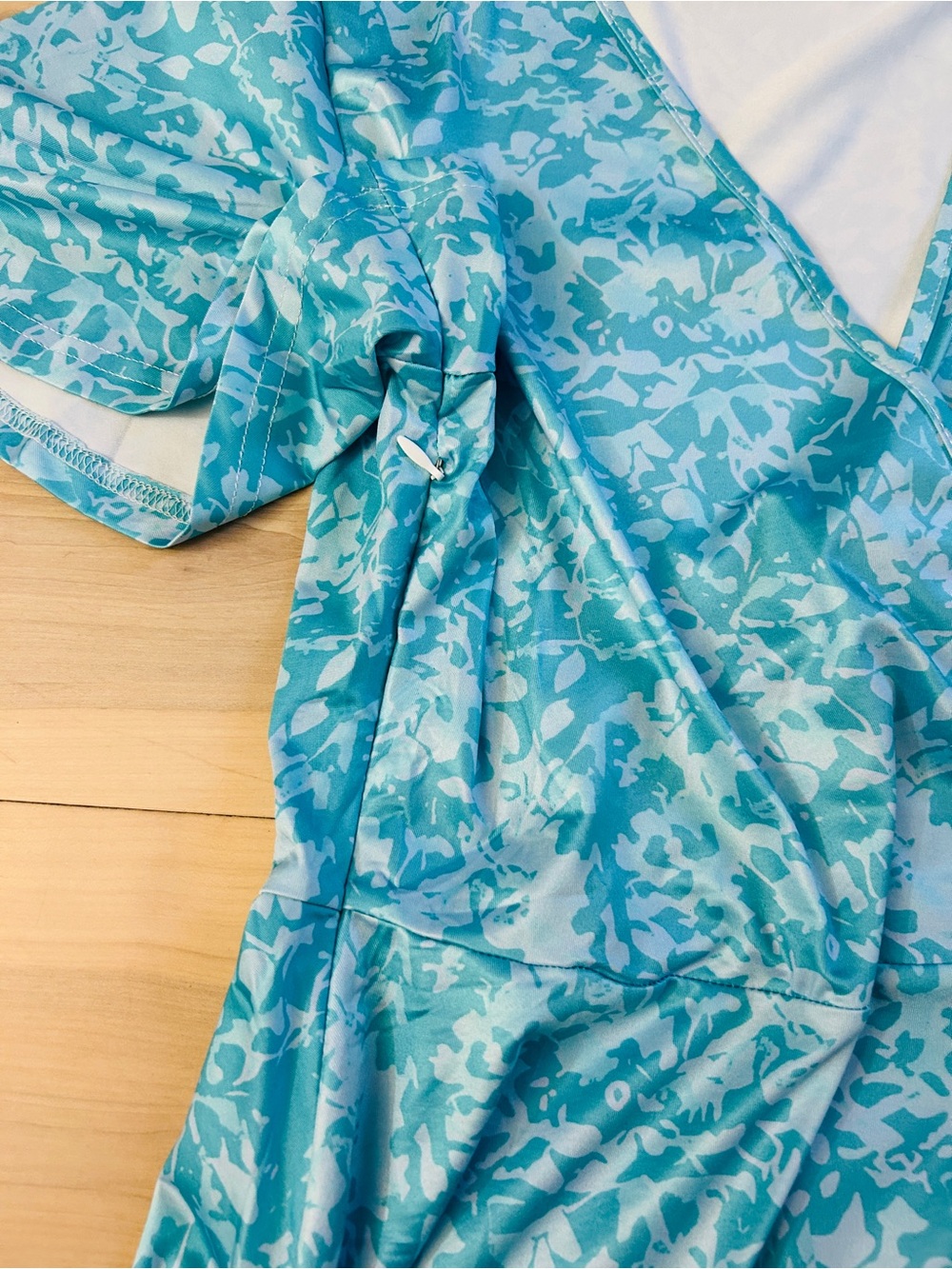 Turquoise Faux Wrap Dress Flutter Sleeves Size Medium NWOT - Picture 11 of 13